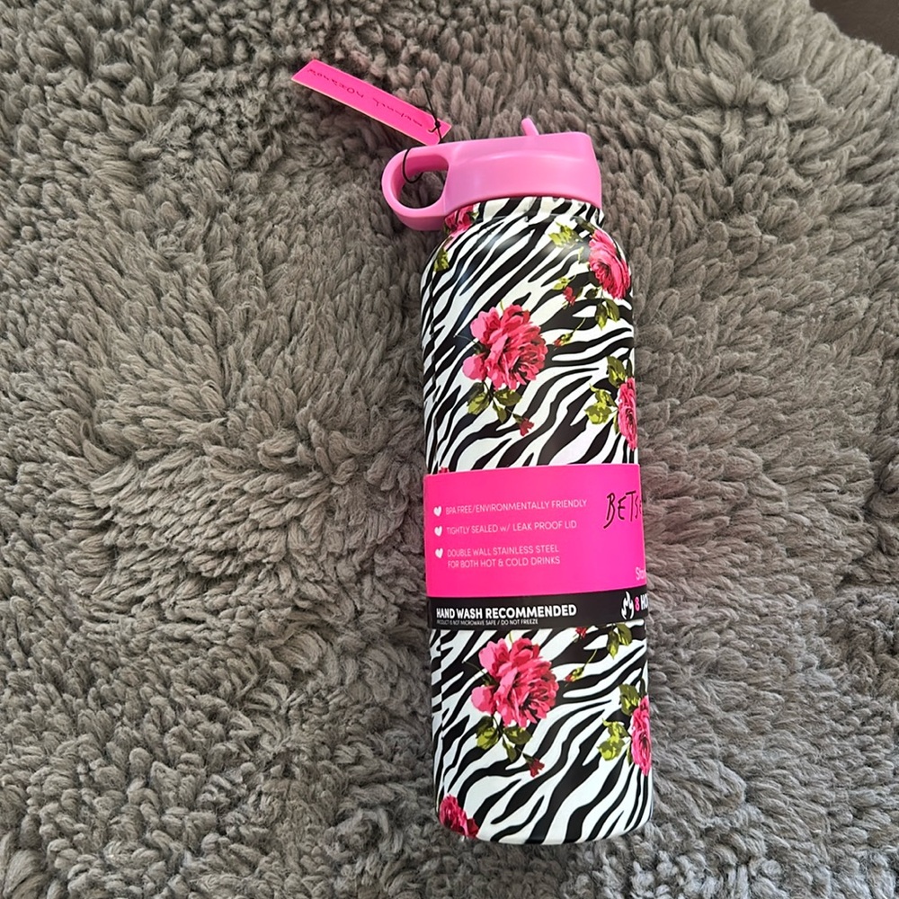 NWT Betsey Johnson 32oz Zebra Rose 🌹 Printed Large Insulated Tumbler - Picture 2 of 2